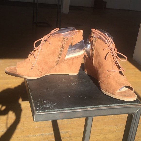 American Heritage Faux Suede Brown Open Toes Thick heel Sandals - Picture 3 of 7